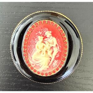 Vintage Joan Rivers Classics Collection Cameo "Courting Couple" Brooch Gift Box